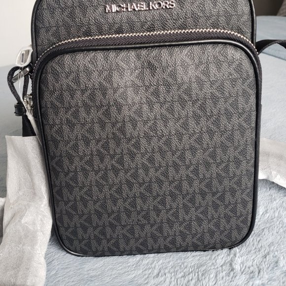 Michael Kors Jet Set Travel - Picture 5 of 8